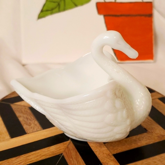 3/$25🌟 Imperial White Milk Glass Swan Trinket Dish 🦢 - Picture 3 of 7